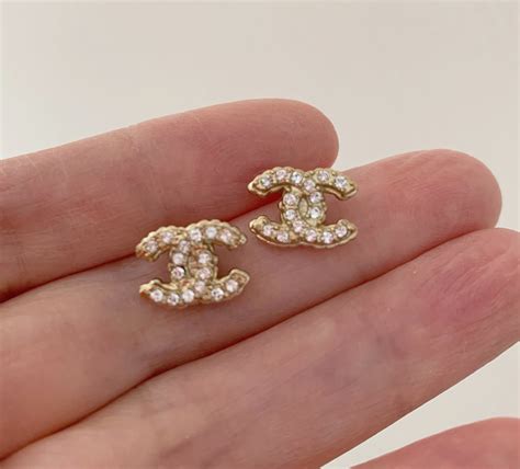 chanel stud earrings gold